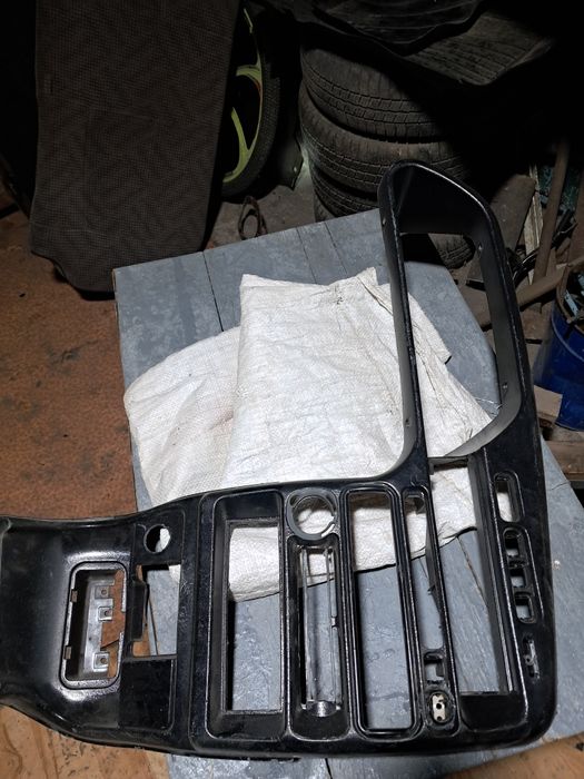 Продам консоль на ваз 2114