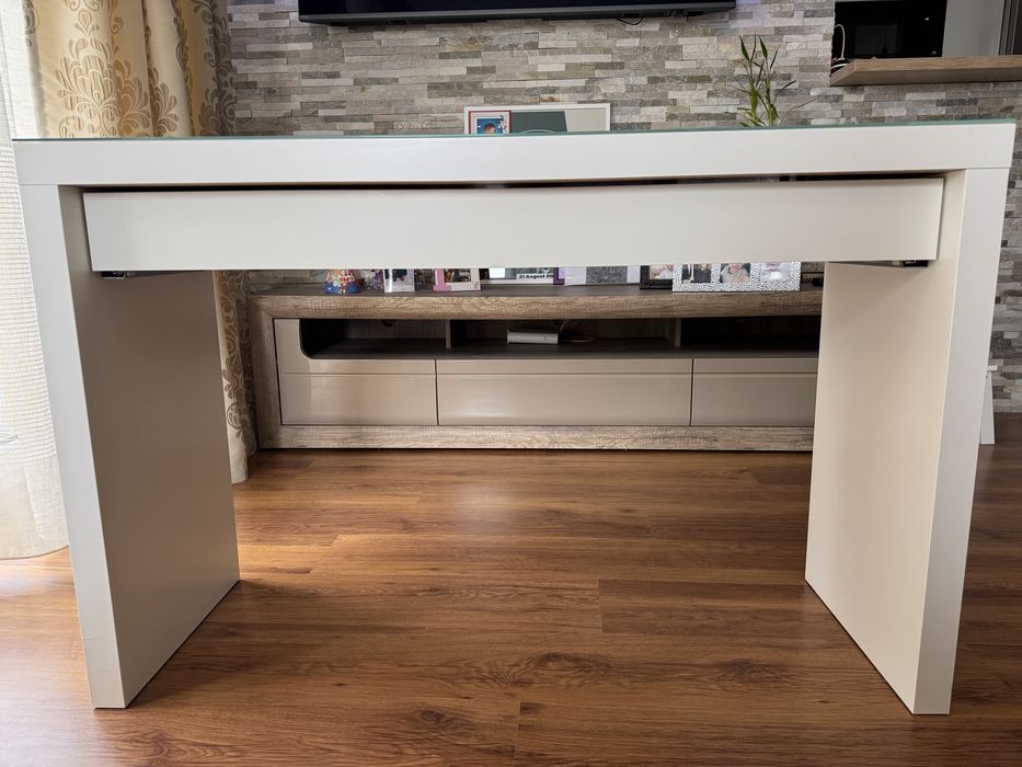 Masa de machiaj Ikea