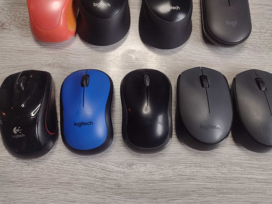 Лот 12 броя безжични мишки Logitech