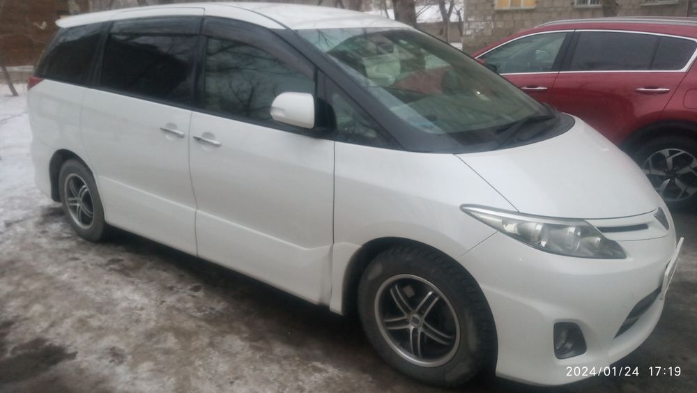 Продам Тойоту Эстима 2010г