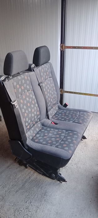 Scaun plus banchetă două locuri.