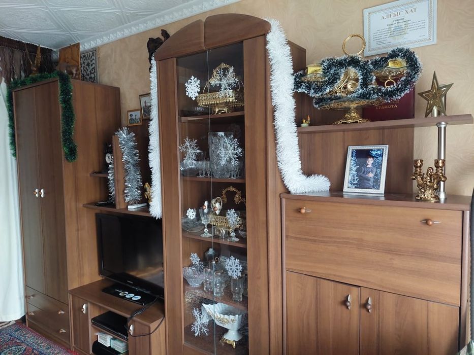 Продам  зальную стенку