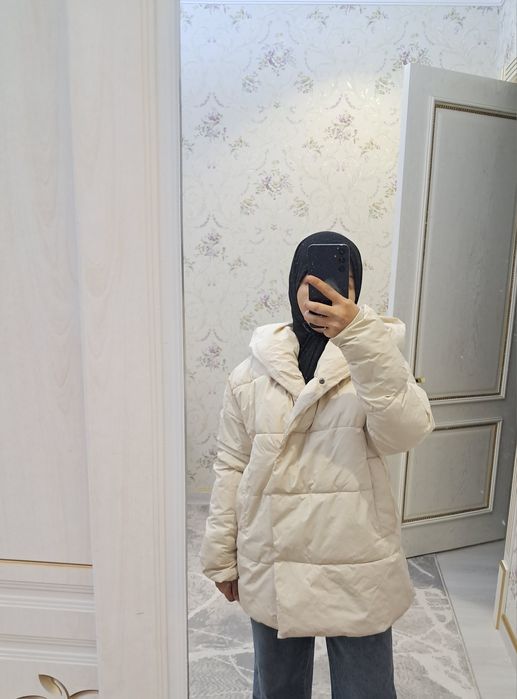 Белая балоновая куртка