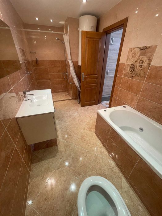 Продавам тристаен апартамент в кв. Лазур, гр. Бургас - снимка 19