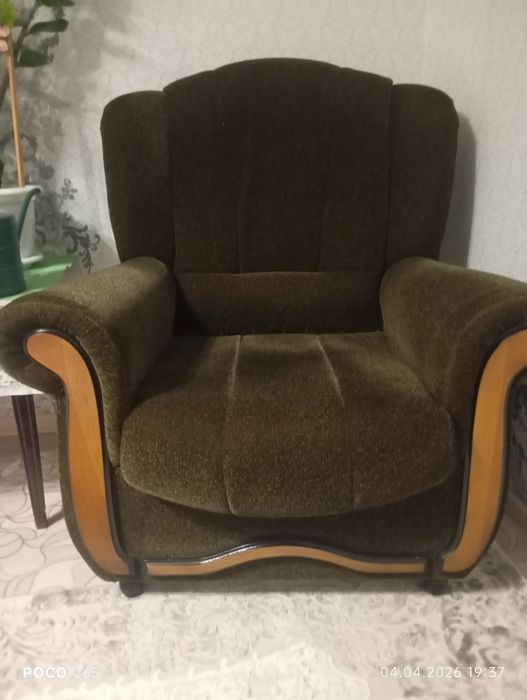 Отдам 2 кресла в отличном состоянии за шеколадку