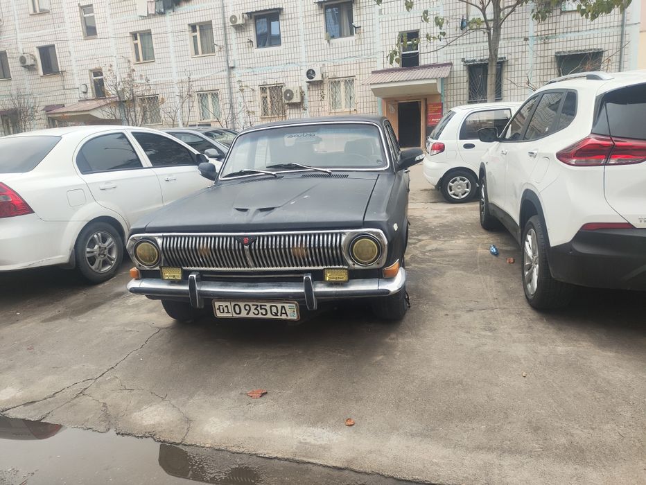 Volga 2401 yili 1983 qora matviy