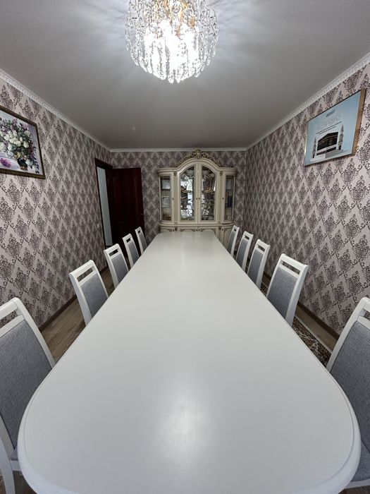 Стол со стульями за 250 000 тг