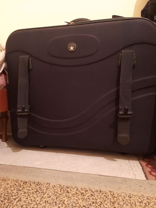 Продам чемодан