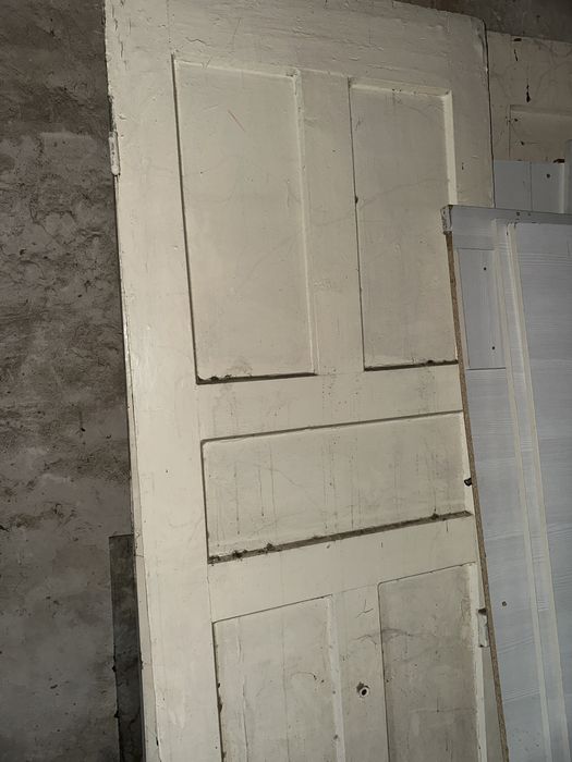 Двери белые продам 2шт