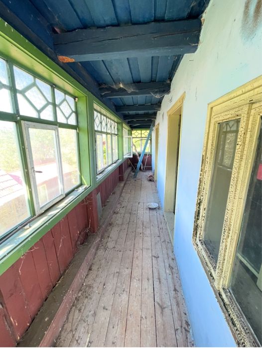 Vând casa veche la țară.