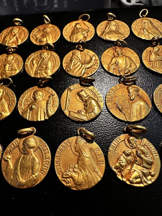 Позлатени Католичести Медальони КОЛЕКЦИЯ 40 броя
