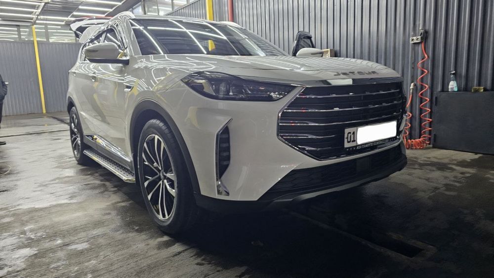 Jetour x 70 plus