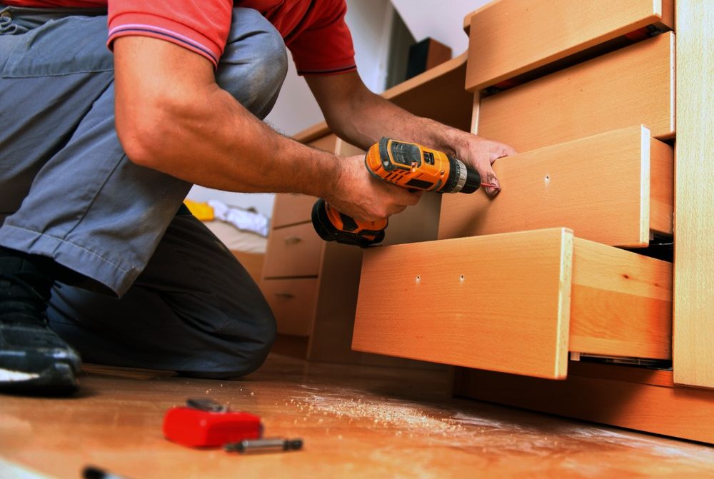 Мебелларни сифатли ечамиз сочамиз йиғамиз ўрнатамиз ва таъмирлаймиз