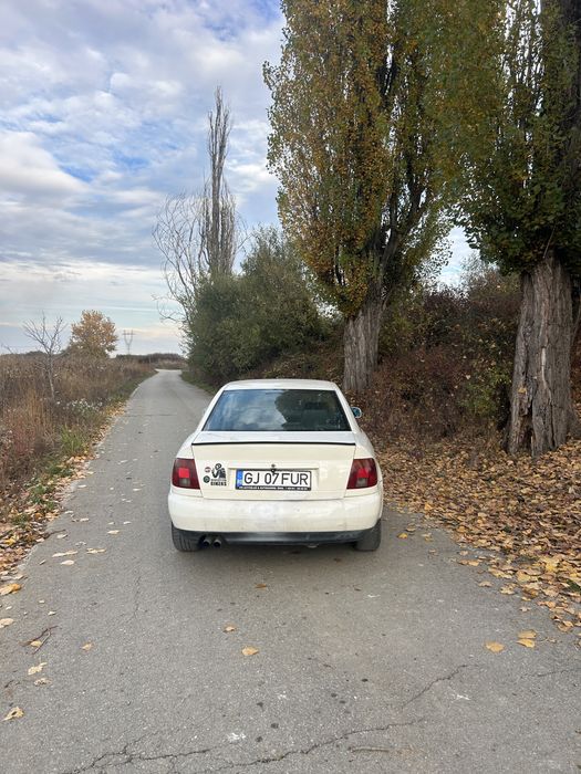 AUDI A4 1996 — imagine 2