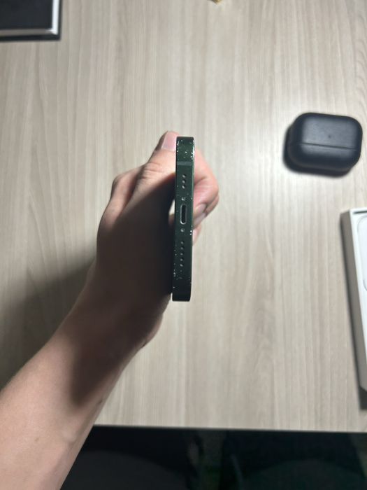 Айфон 13 в зеленом цветн