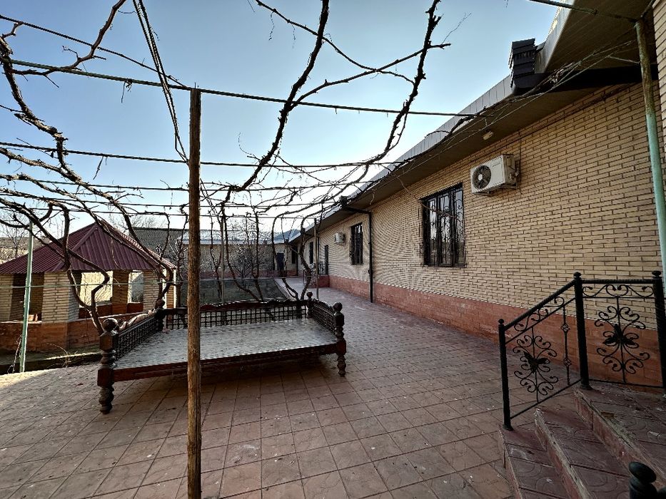 Продаётся дом 10 соток.На две семьи! Торг уместен Дом готовый под ключ