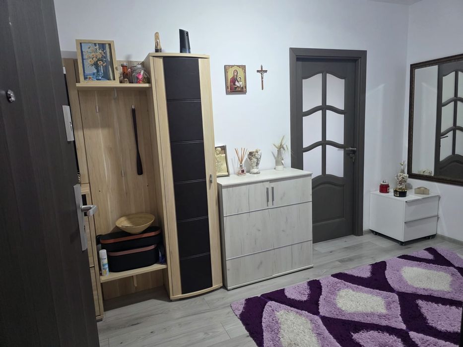 Închiriez apartament cu două camere pe termen lung în Green Rezidence  cu loc de parcare inclus.
