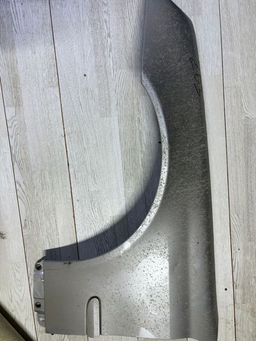 Продам левое крыло на  Мерседес CLK W209