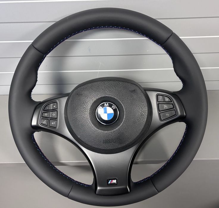 Volan si airbag M Bmw X3 E83 retapitat cusaturi M Suceava • OLX.ro