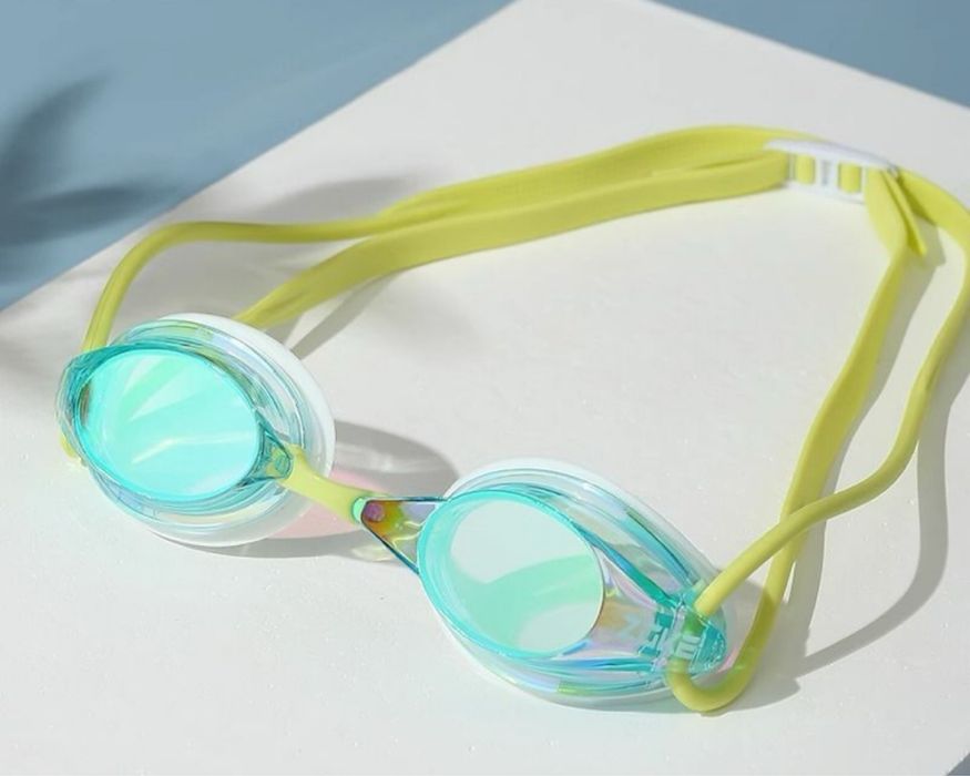 Продам купальник , шапочку и очки