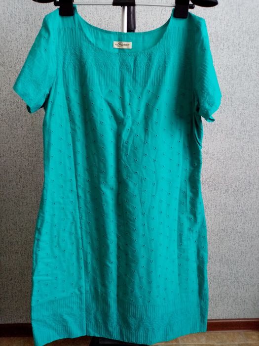 Продам платья каждая по 5000.