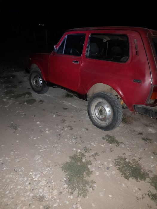 Продавам Лада "Нива"