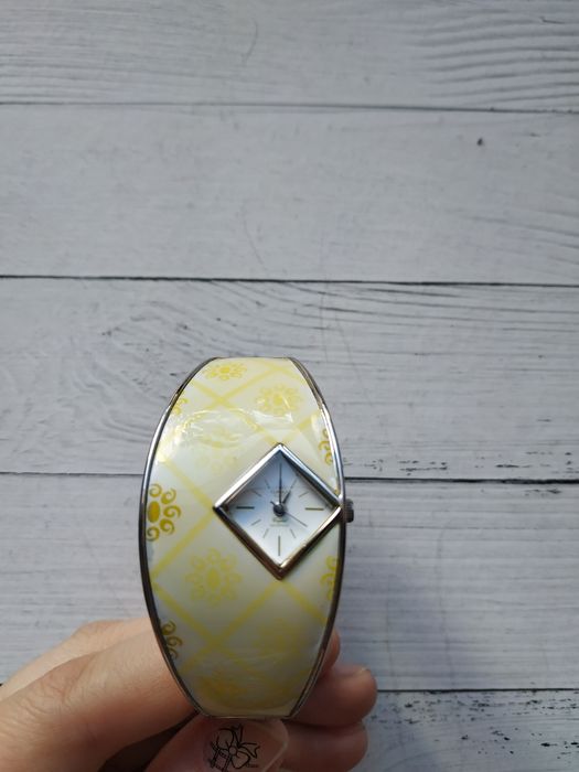 Часы наручные на батарейке