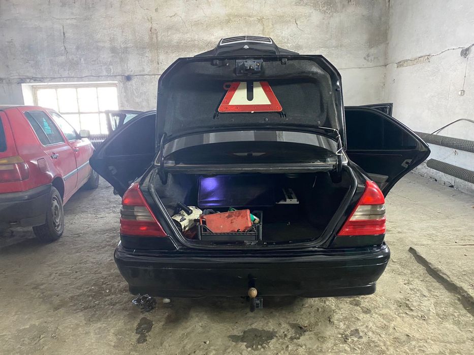 Продам машину срочно торг