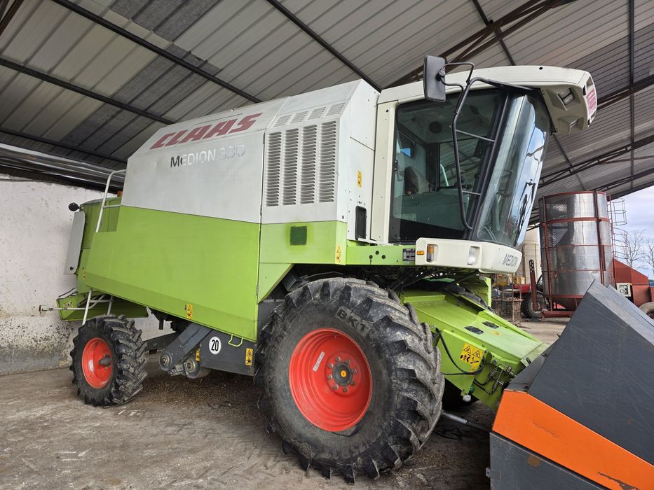 Claas medion 330 combina