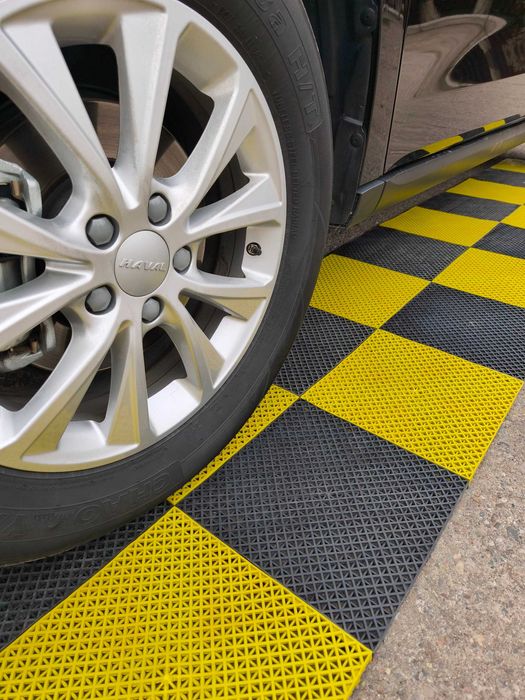 Пол для гаража из резины