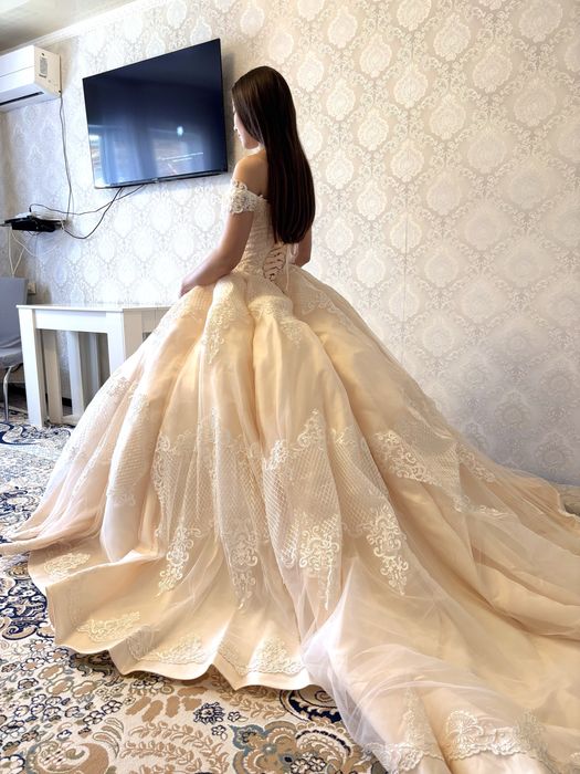 Продам свадебные платья