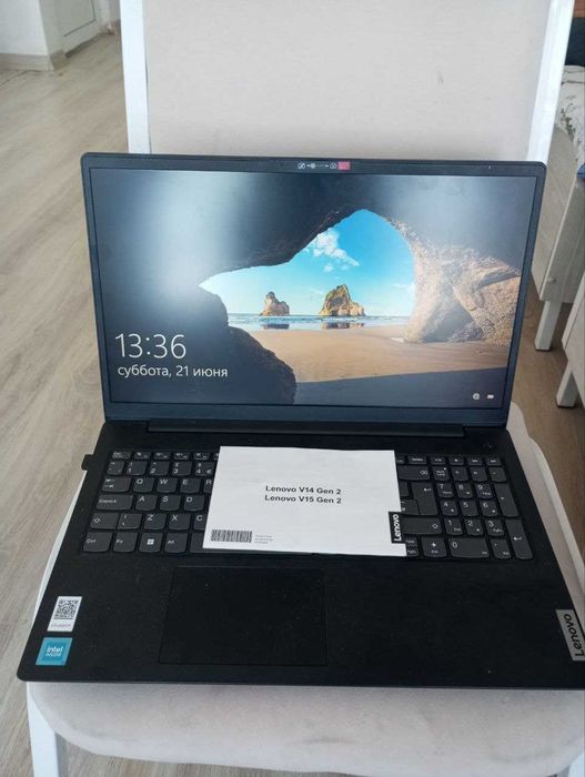 Noutbook Lenova V15