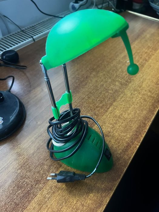Lampă funcțională cu bec