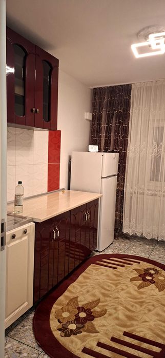 Închiriez apartament 2 cam.Loc.Roman.Sunt proprietar.