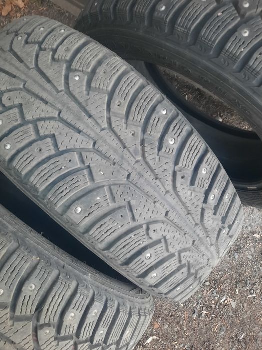 Зимние шины  Nokian шипы