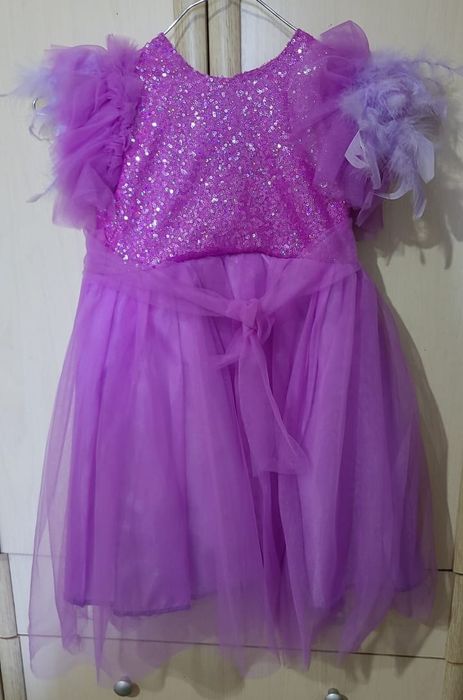 Нарядное платье 32р