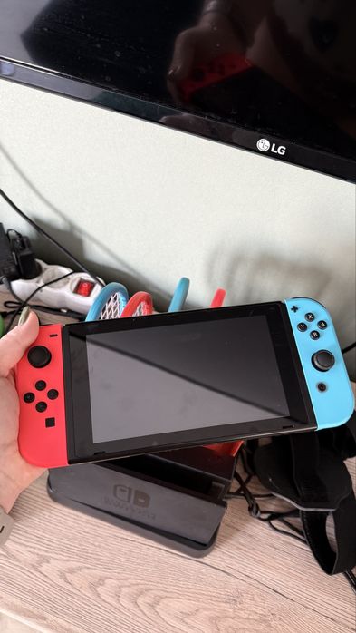 Продам nintendo switch 250 Gb+ аксессуары