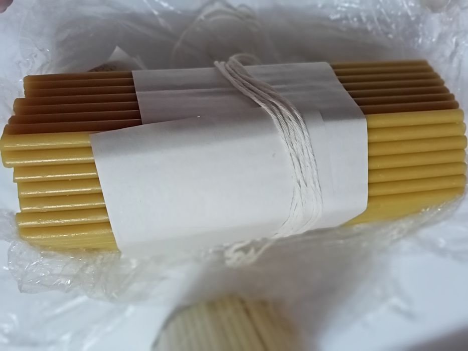 Свечи восковые обычные и цветные