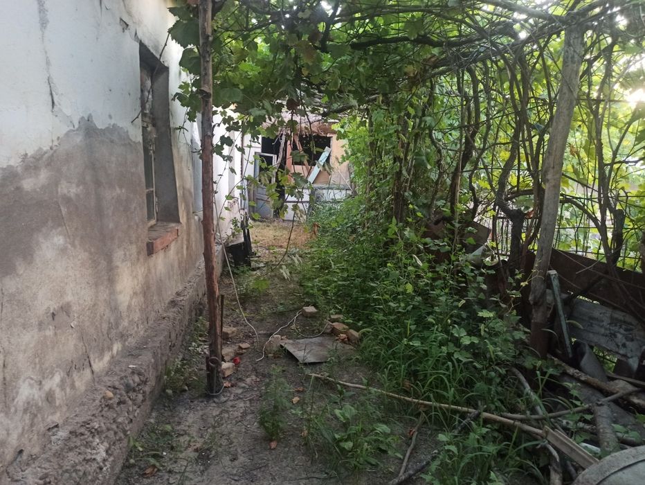 Uy 5 xona 2 ta korpus umumiy 10 xona 10 sotik tomorqa maydon