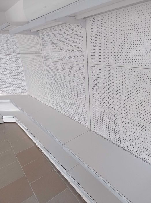 Стелажи с перфориран гръб - нови