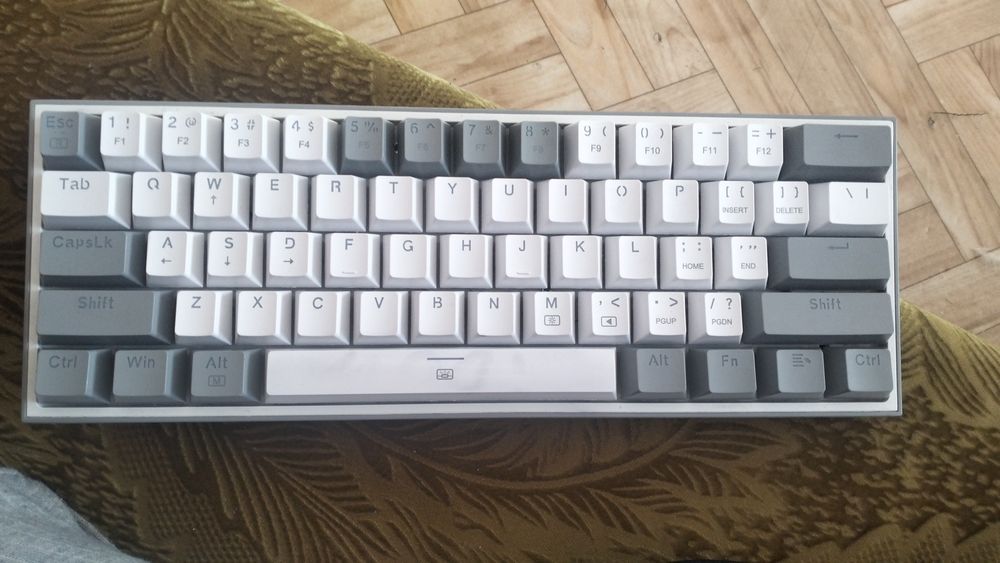 срочно продам клавиатуру