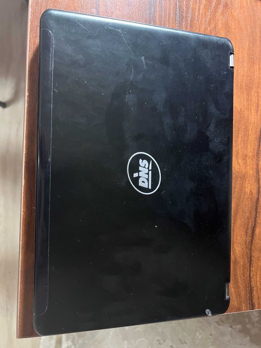 офисный ноутбук.