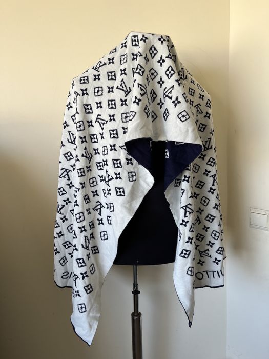 Fular (șal) Louis Vuitton , impecabil