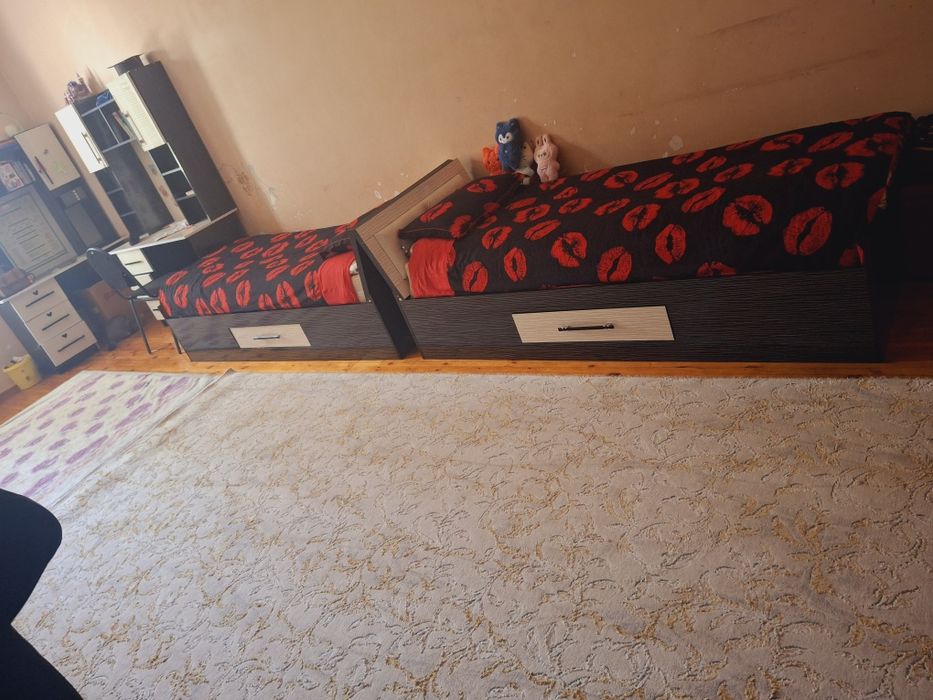 1 kishilik divan sotiladi!