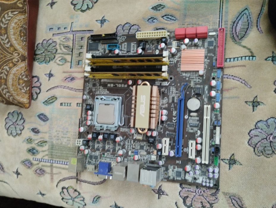 Продам материнскую плату с комплектующими можно по раздельности