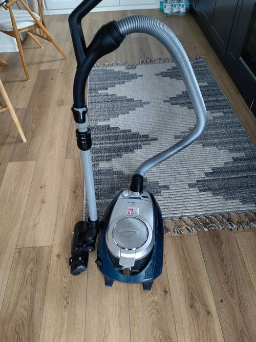 Bosch Seria 6 Aspirator fără sac ProFamily Blue