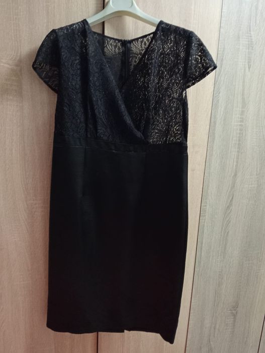 Rochie neagra,de  seara,din saten cu dantela,aproape noua..este superb