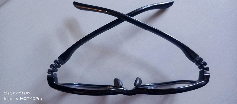 Продам небьющуюся оправу детскую