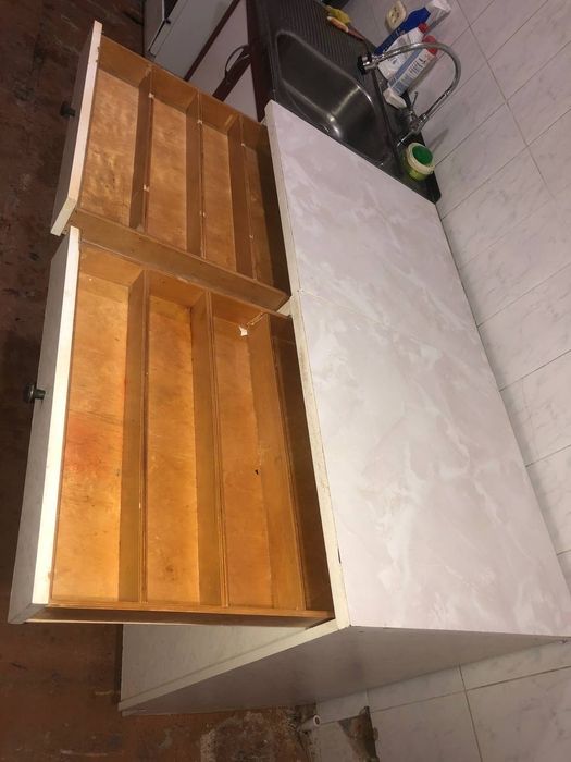 Кухонный гарнитур сотилади