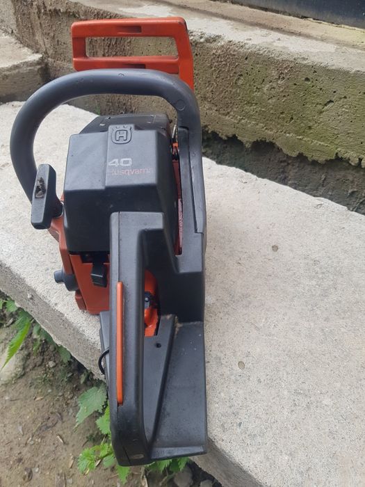 Vând drujba Husvarna 40